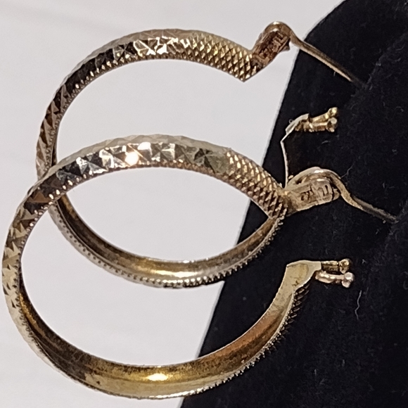Turkish Yellow Gold Over Sterling Silver Diamond Cut Pattern Hoop Earrings - Picture 9 of 13